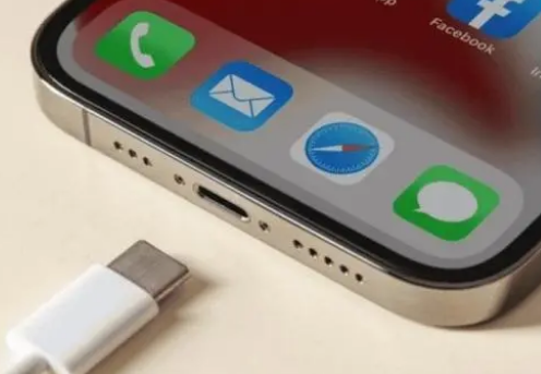 黑河苹果15维修分享iPhone15改USB-C接口后能和安卓用户互借充电器吗 